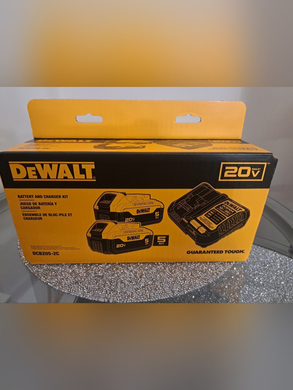 20V MAX 5AH Batteries and Charger Kit - Yellow/Black - DCB205-2C